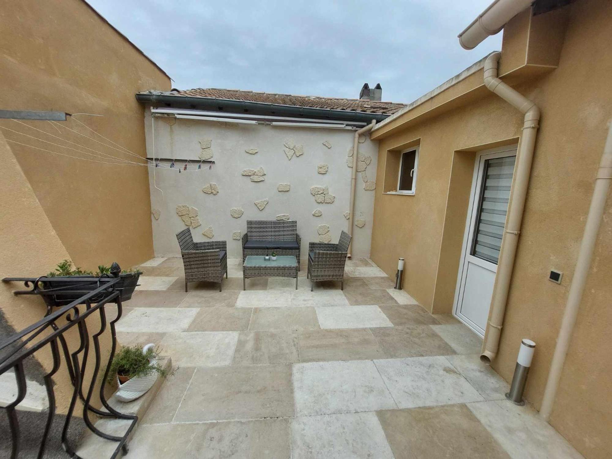 Avec Terrasse * Tarascon