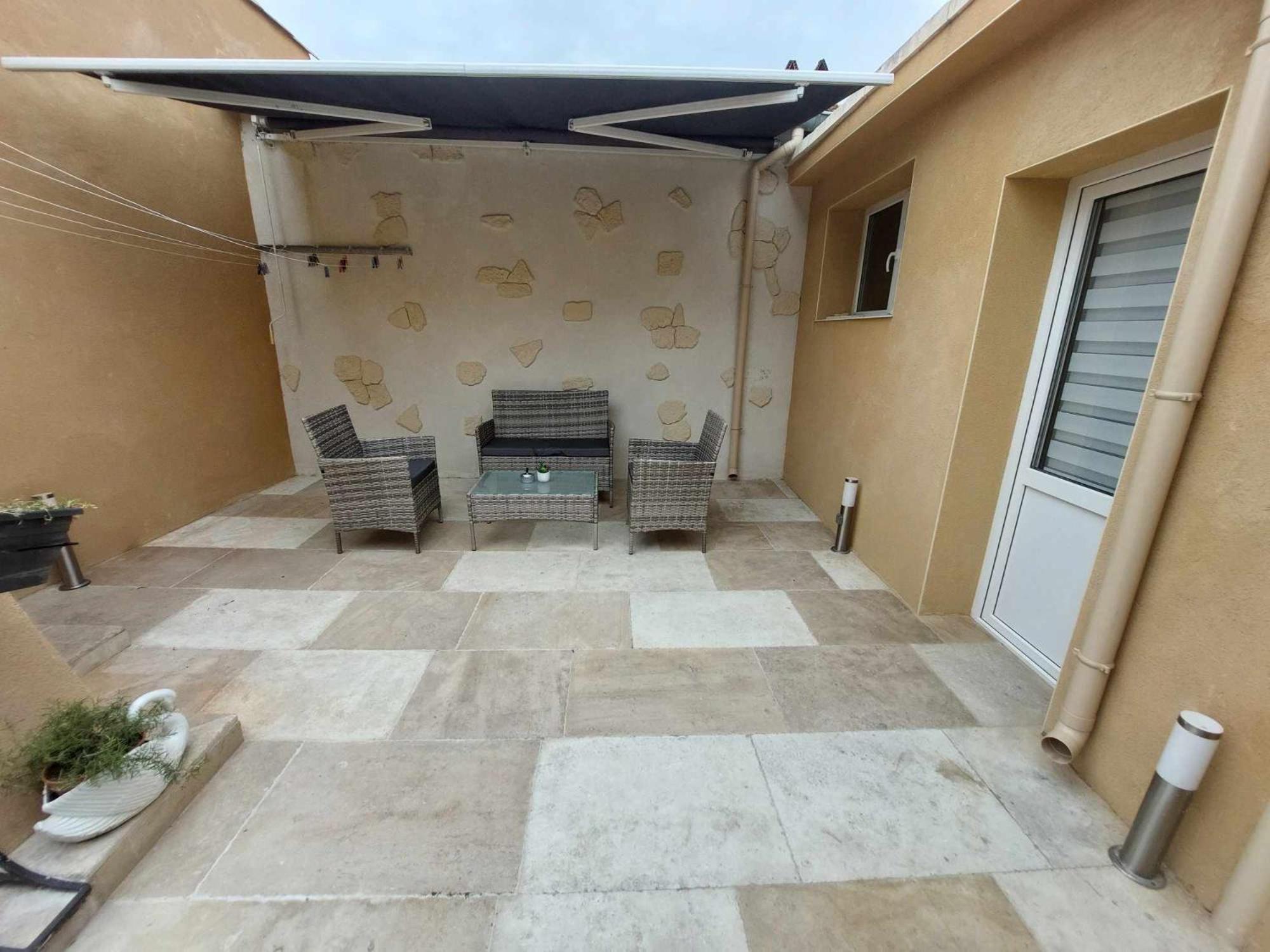 Avec Terrasse